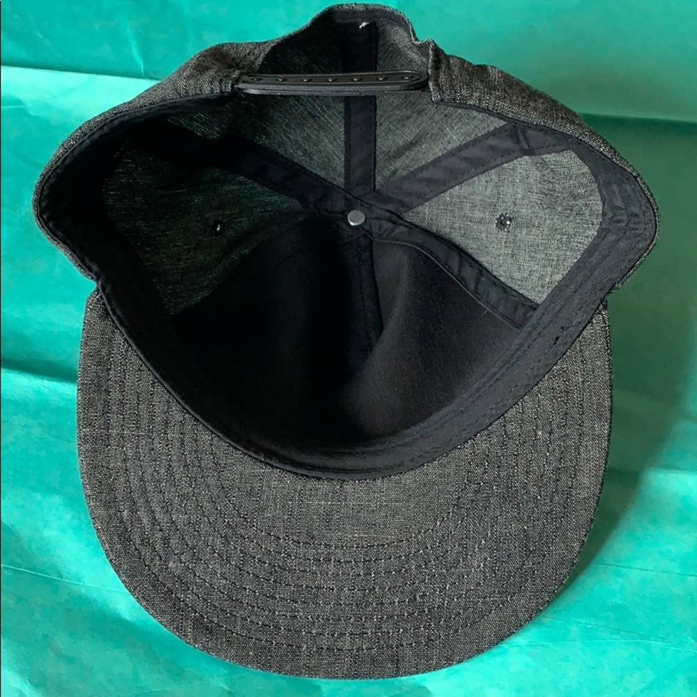 Quicksilver Grey/White Snap Back Hat - Picture 4 of 5